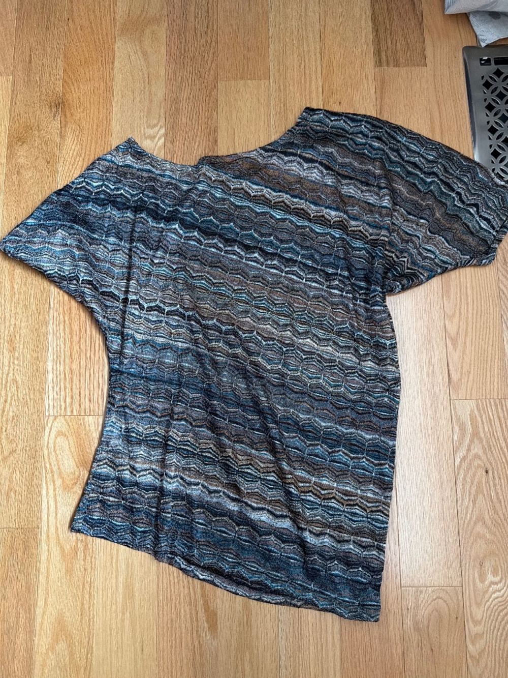 Neutral Patterned Asymmetrical Semi-Sheer Top - large - Picture 3 of 8
